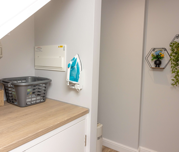 Fabulous shared house within walking distance of hospitals, train s... - Photo 6