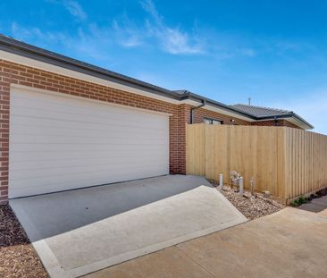 Stylish and Modern Home - Photo 6