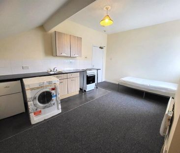 Studio to rent - Photo 2