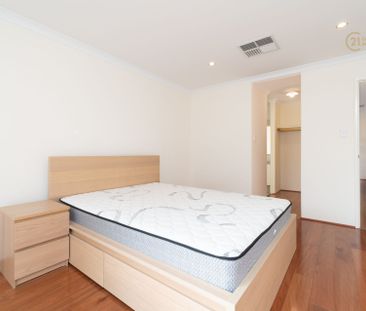 Close to All Amenities and Parklands @$750 Per Week - Photo 2