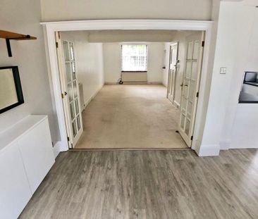 4 bedroom semi-detached house to rent - Photo 2