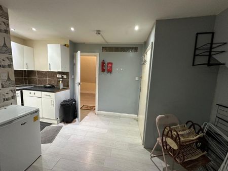 Studio to rent - Photo 5