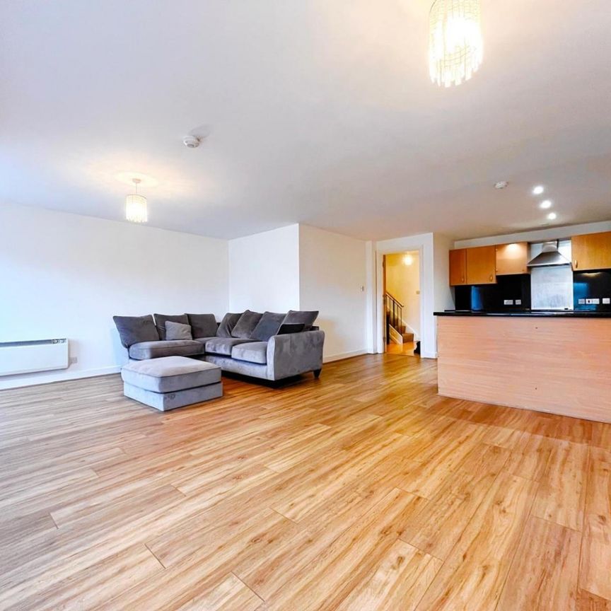 2 bedroom Flat To Let - Photo 1