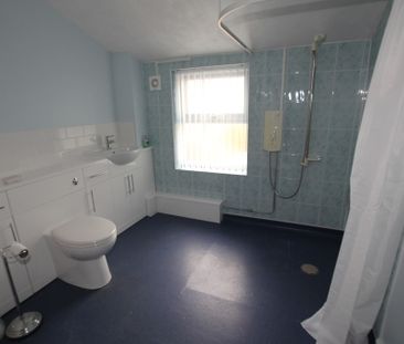 2 Bedroom HOUSE, Deeside - Photo 4