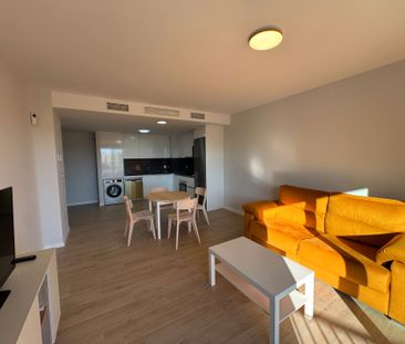 Piso de alquiler en Avenida de Los Guindos, Los Guindos - Parque Me... - Photo 1