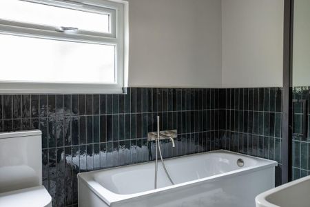 4 bedroom terraced house to rent - Photo 4