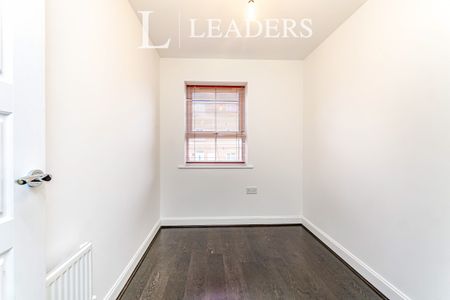 4 bedroom link detached to rent Bedivere Road, Ifield - Photo 5