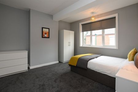 5 Bed Semi-Detached House, City Road, NG7 - Photo 3