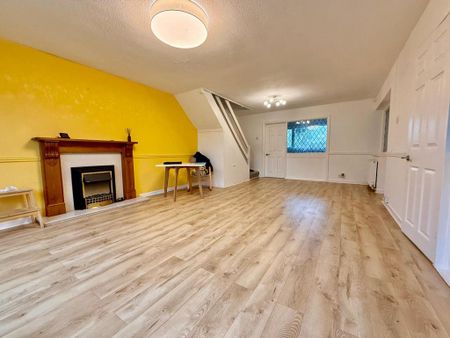 4 bedroom link detached house to rent - Photo 2