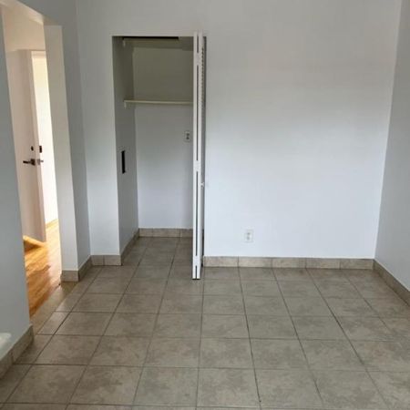 5 1/2 - Montréal (Saint-Laurent) - 1 600 $/mois - Photo 4