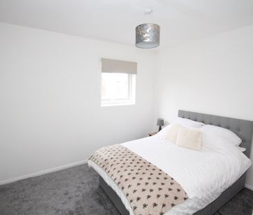 1 Bed Flat, Park Drive, M16 - Photo 1