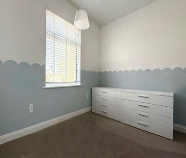 4 bedroom semi-detached house to rent - Photo 5