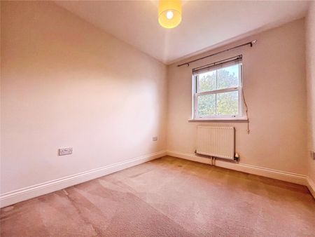 Victoria Street, Englefield Green, Egham, TW20 0QX - Photo 3