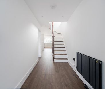 3 bedroom end of terrace house to rent - Photo 2