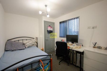 7 bedroom semi-detached house to rent - Photo 4