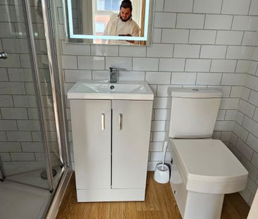 Hopton Road, Wealdstone HA3, London - Photo 1