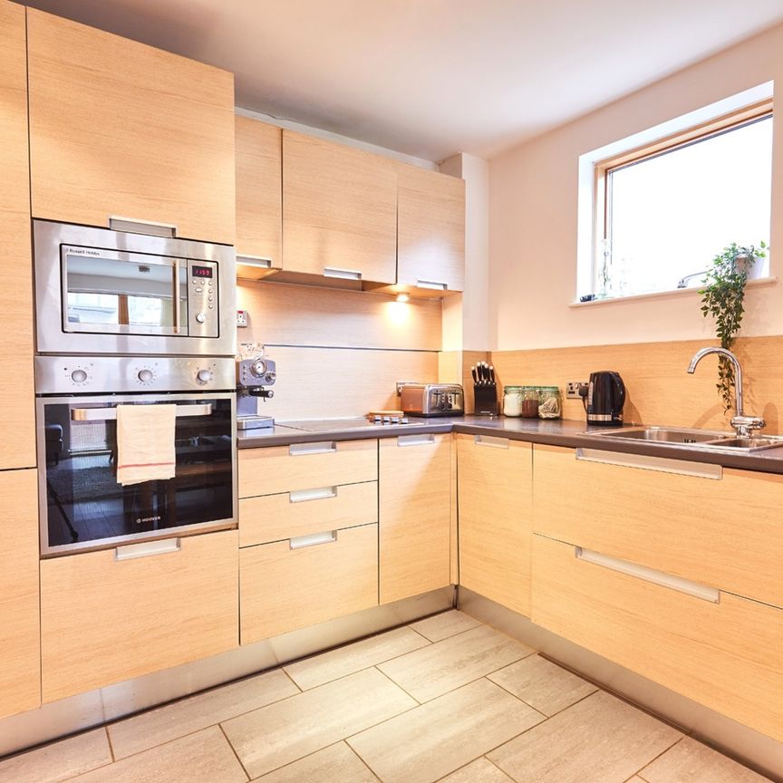 2 Bed Flat, Hornbeam Way, M4 - Photo 1