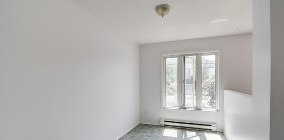 1075 Boulevard Maloney Est (Gatineau) Super Appartement 5 1/2 - Photo 2