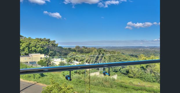 Stunning Townhouse on Buderim - Photo 1