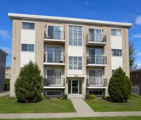 1 room apartment of 82m² in Gatineau - Photo 1