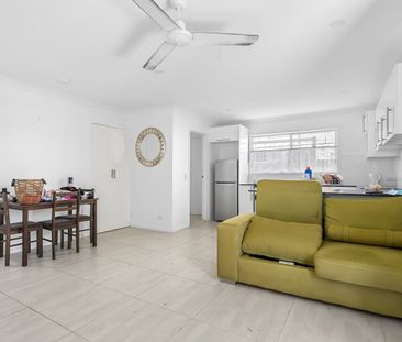 Delightful 2 bedroom duplex in great location. - Photo 1