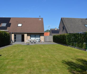 Verzorgde halfopen gezinswoning met drie slaapkamers en mooie tuin - Photo 2