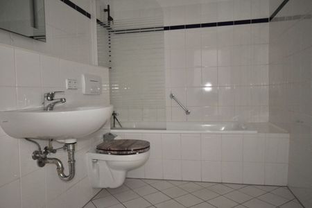 Kaßberg • 3 Zimmer • Balkon • Parkett • Bad mit Wanne • Aufzug • Dachgeschoss-Flair • Anschauen !? - Photo 2