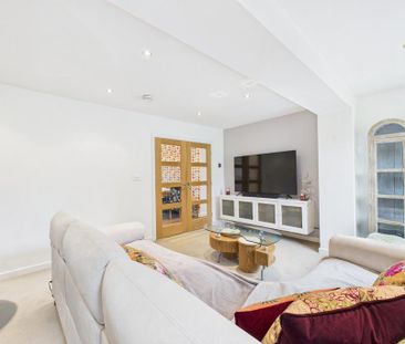 4 bedroom end of terrace house to rent - Photo 3