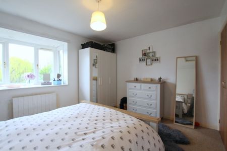 1 Bedroom , - Photo 4