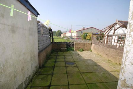 2 bedroom terraced house to rent - Photo 2