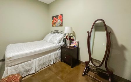 $500 Off October Rent | 2 Bed Furnished Condo With Views & Underground Parking. - Photo 5