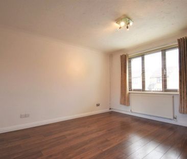 1 bedroom Maisonette in Hope Avenue, Bracknell - Photo 2