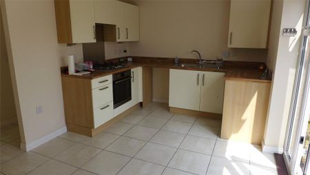 3 bedroom end of terrace house to rent - Photo 3