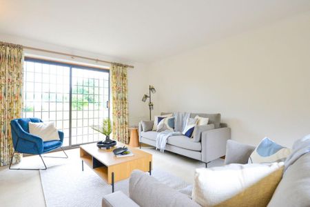 5 bed detached house to rent in Bookhurst Road, Cranleigh, GU6 - Photo 3