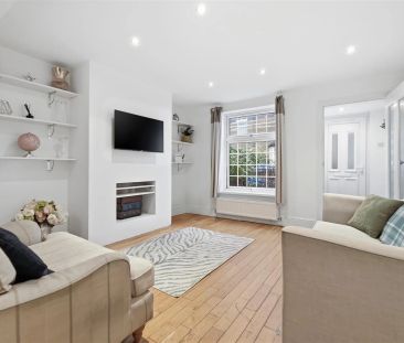 3 Bedroom House - Mid Terrace - Photo 3