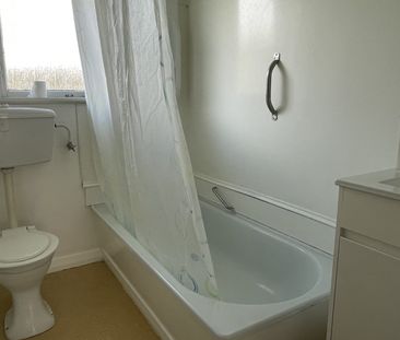 Peaceful bedsit - Photo 2