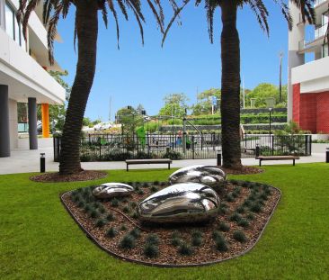 Supar Large 2 Bedroom Apartment with Unblocked View and Oversize Ba... - Photo 5