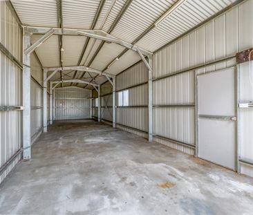 Four-bedroom home with storage for caravan or boat - Photo 4