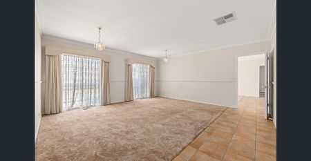 Spacious Family Home in a Prime Chirnside Park Location - Photo 2