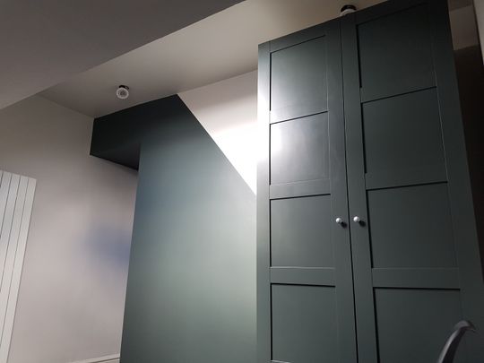 Designer Room | 5 Mins to MediaCity 💚 - Photo 1