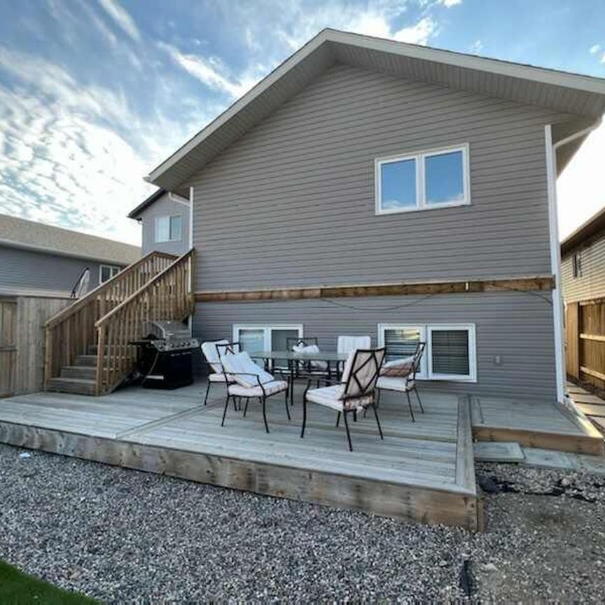 Modern 3-Bedroom Upper Unit in Evergreen - Photo 1