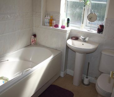 2 bedroom property to rent - Photo 4