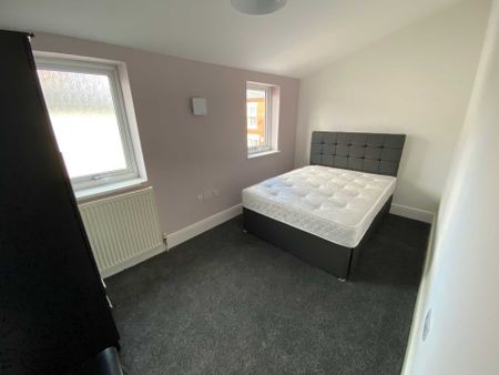 Spring Gardens, Salford - Photo 2