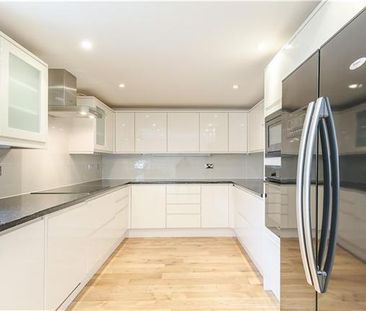 5 bedroom townhouse to rent - Photo 3