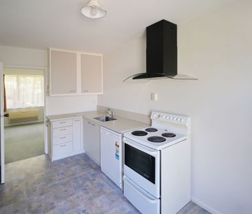 Tidy Two Bedroom Flat in Addington - Photo 6