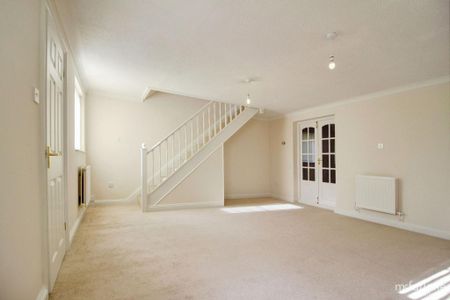 4 bedroom detached house to rent - Photo 2