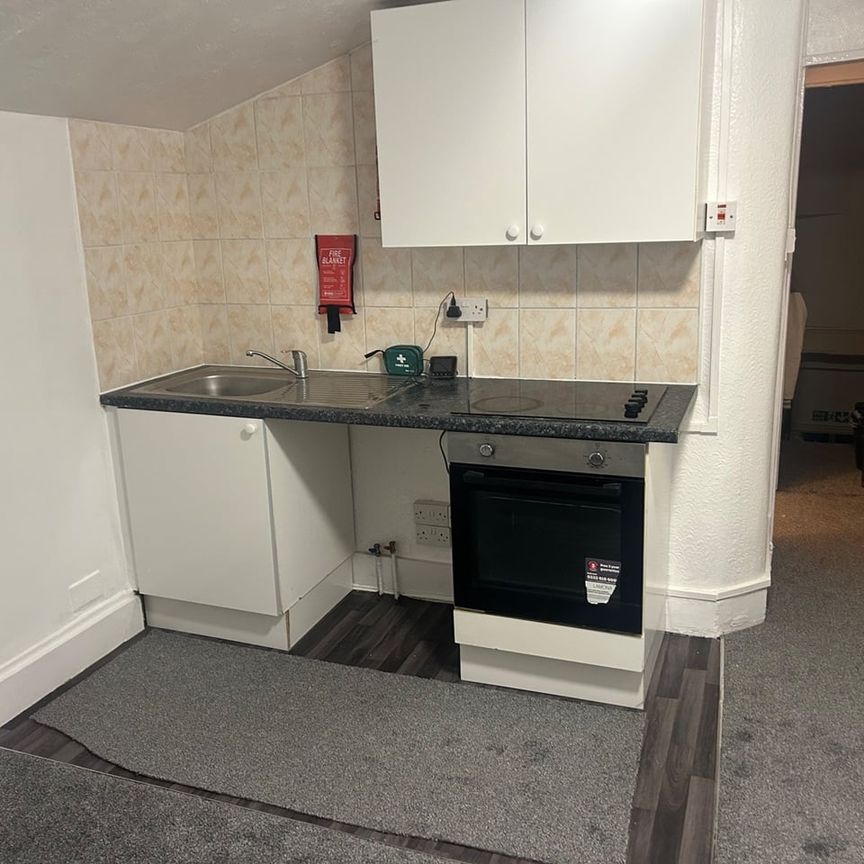 Studio Flat, St Albans Road, IG3 - Photo 1