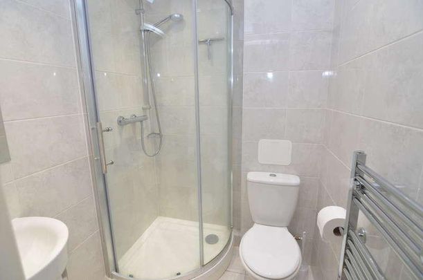 Rowanwood Avenue, The Hollies, DA15 - Photo 1