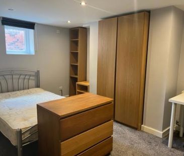 6 Bed - 52 Cliff Mount, Woodhouse, Leeds - LS6 2HP - Student - Photo 5