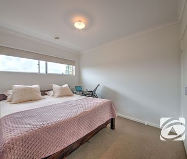 FAMILY LIVING IN SOUGHT AFTER CAVERSHAM WATERS ESTATE - Photo 1